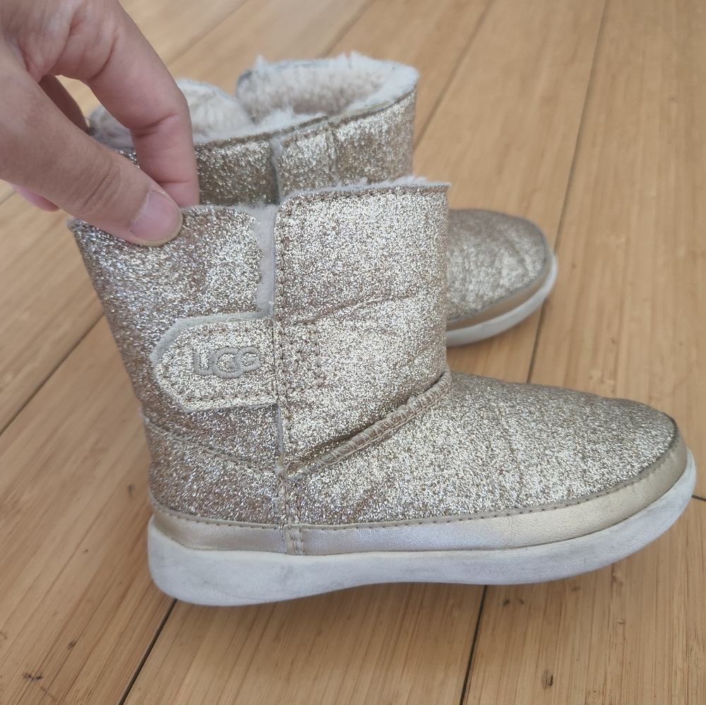 Gold glitter UGG boots - Picture 2 of 5